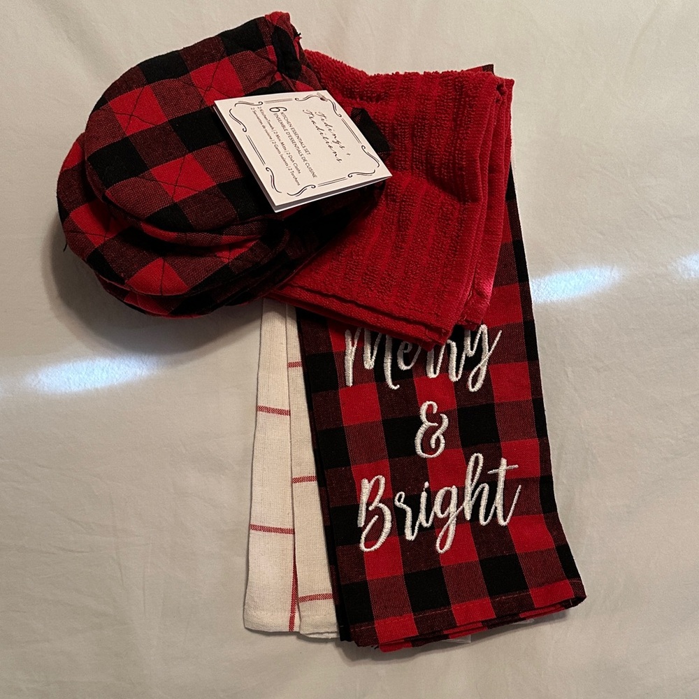 Findings & Traditions Set of 6 Kitchen Essentials Red & Black Plaid Linens
